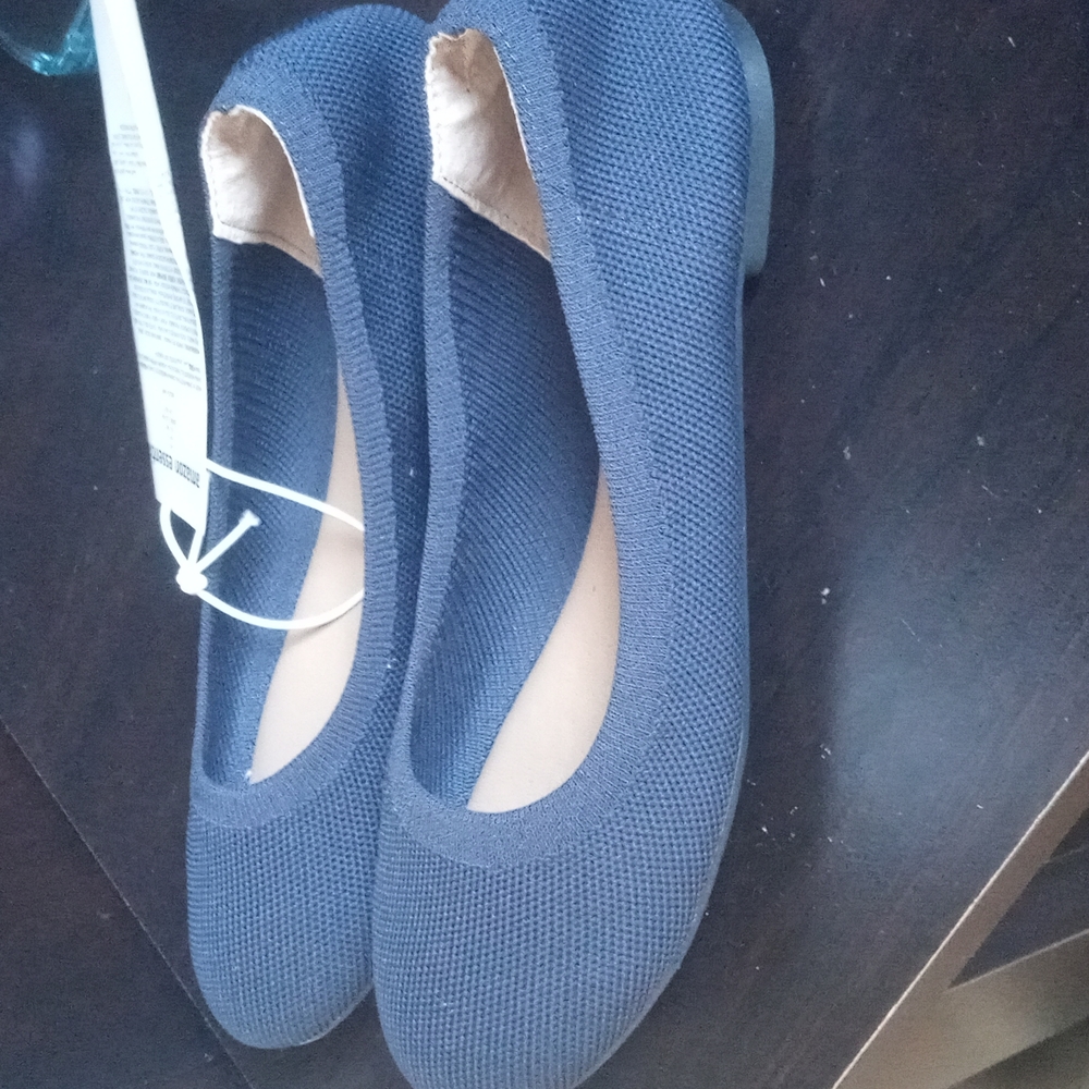 ✅3/$12 sale Navy flats size 5.5 from Amazon Essentials